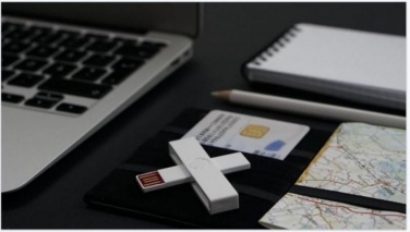 Logotrade firmakingitused pilt: ID ID-kaardi lugeja, USB, blisterpakendis, valge