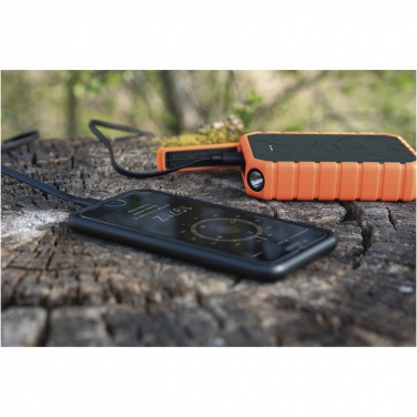 Logotrade Logogeschenke das Foto: Xtorm XR201 Xtreme 20 W 10.000 mAh QC3.0 wasserdichte, robuste Powerbank mit Taschenlampe