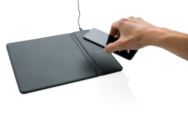 Logotrade Werbegeschenke das Foto: Mousepad mit Wireless-5W-Charging Funktion