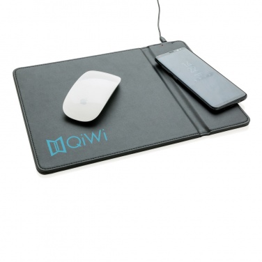 Logotrade Firmengeschenke das Foto: Mousepad mit Wireless-5W-Charging Funktion