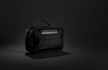 Logotrade Werbeartikel das Foto: Swiss Peak AWARE™ RPET Voyager Kosmetiktasche