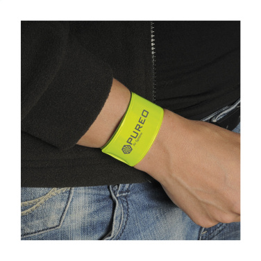 Logotrade werbemittel das Foto: SnapWrap fluoreszierendes Armband