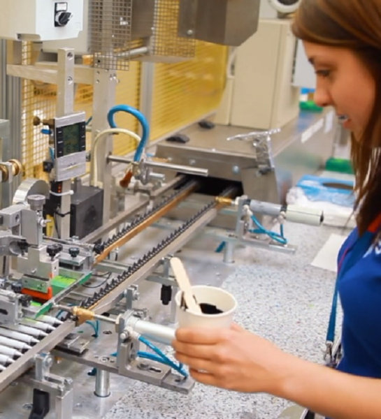 Sérigraphie circulaire sur bouteilles, tasses et stylos