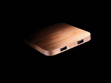 Лого трейд бизнес-подарки фото: Беспроводное зарядное устройство Bamboo 5 Вт с USB-портом