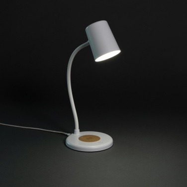 Logotrade profilprodukter bild: Zenara RCS 15W trådlös skrivbordslampa