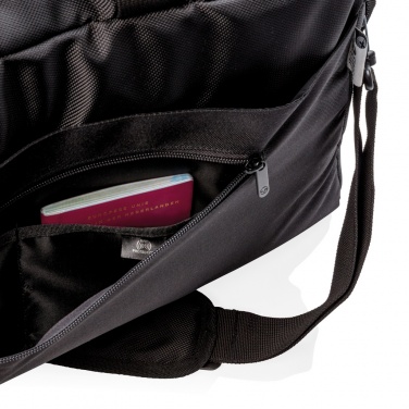 Logotrade presentreklam bild: Swiss Peak RFID duffel med resväskeöppning