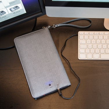 Logotrade profilprodukter bild: Resemapp med powerbank Almera