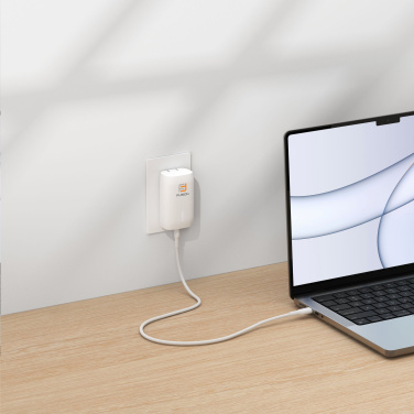 Logotrade reklamprodukter bild: Belkin BoostCharge 3-ports väggladdare